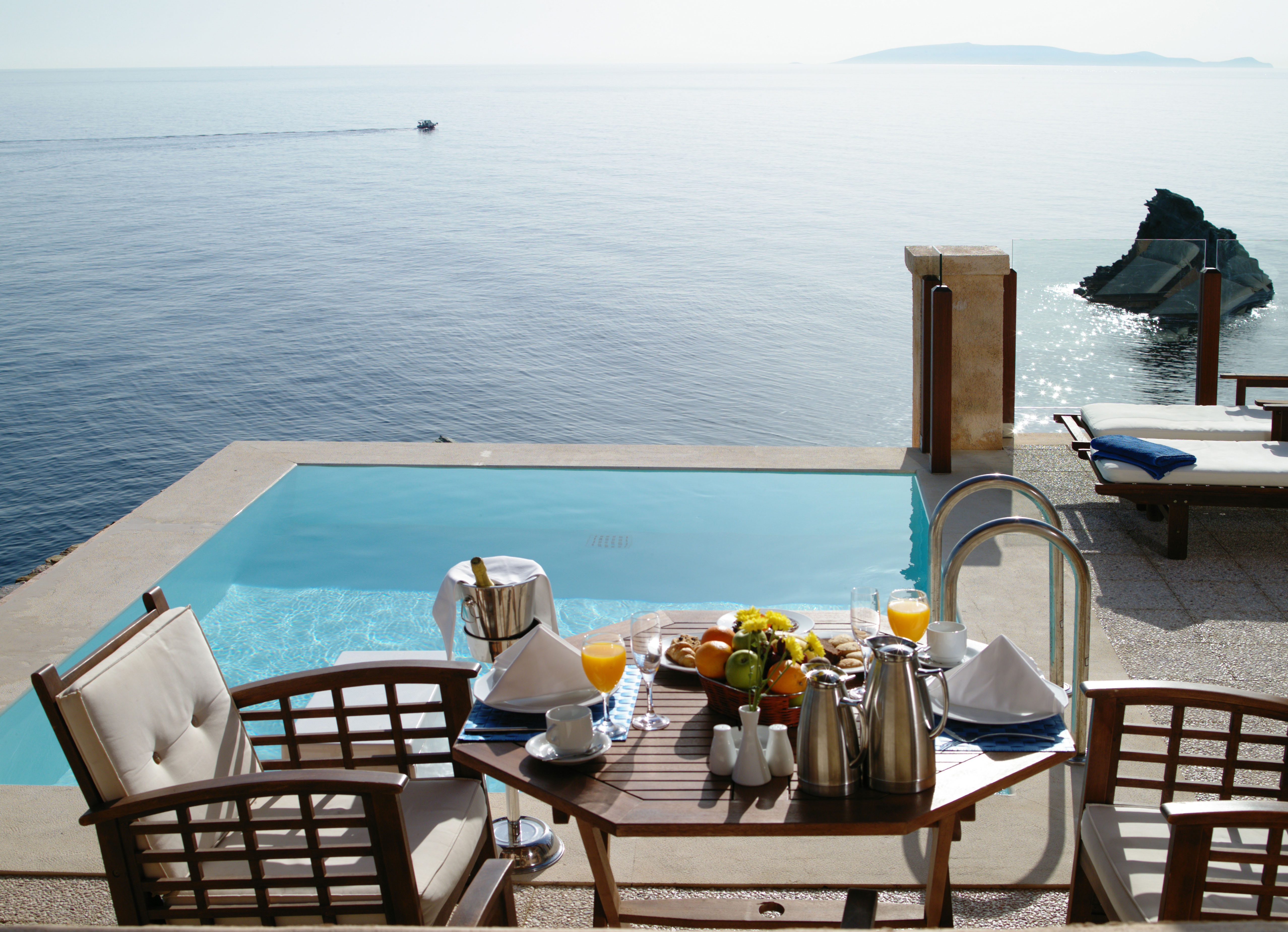 Отдых с видом на море. Sea Side Resort & Spa 5*. Sea Side Resort & Spa Греция. Красивые виды на море из отеля. Море с отелем.
